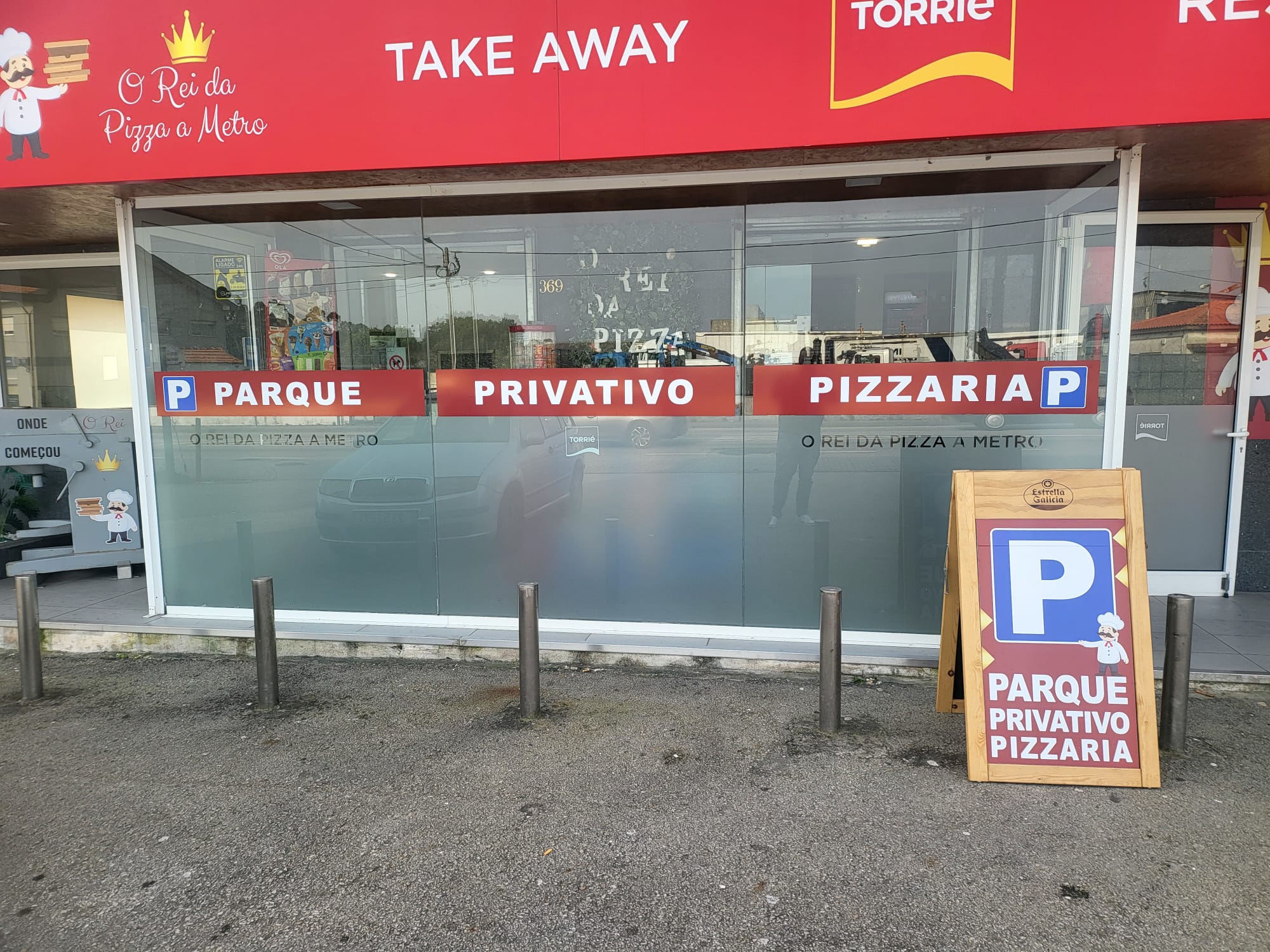 Rei da Pizza a Metro — Sinalética
