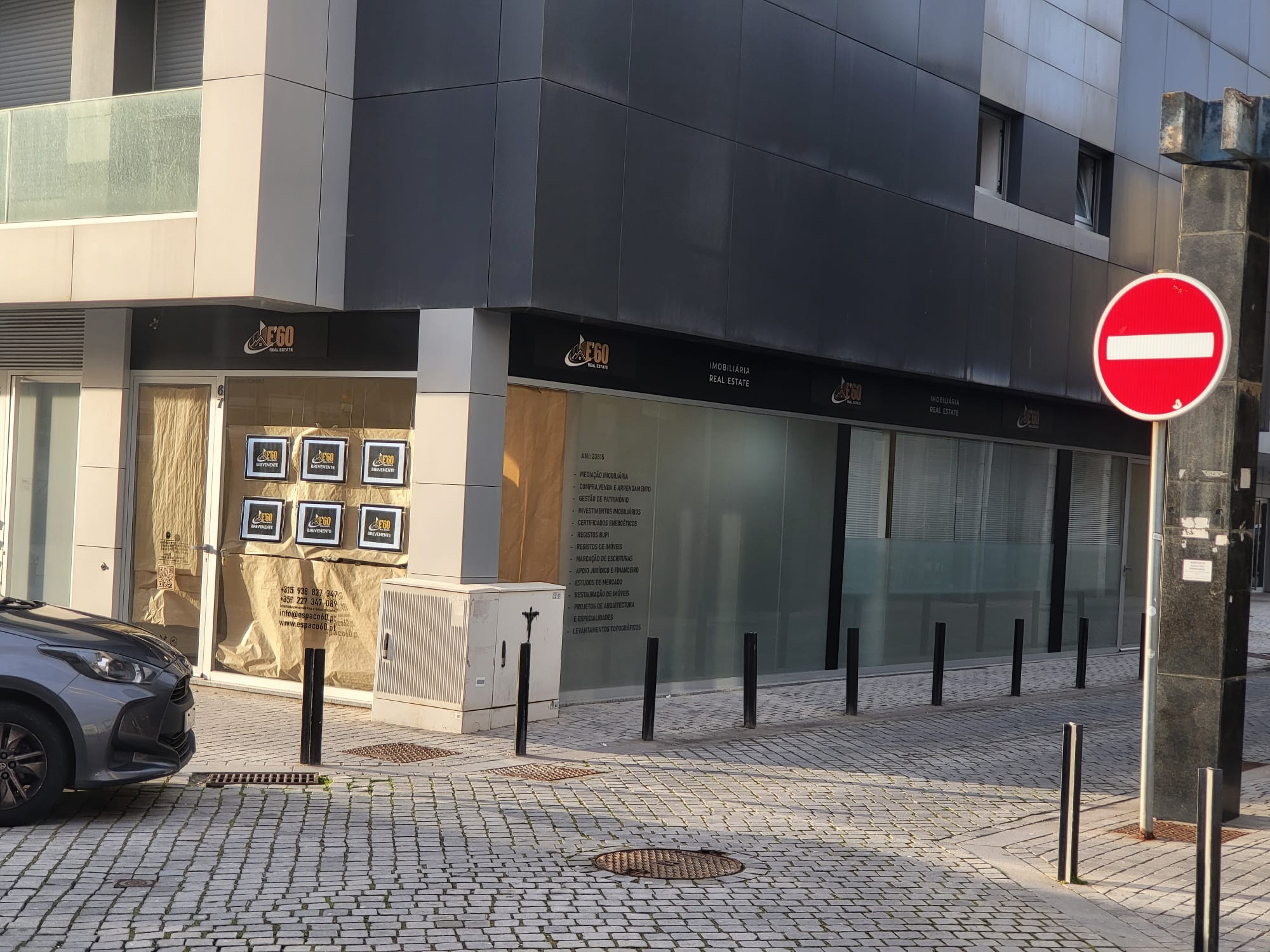 E'60 Real Estate — Decoração de Montra